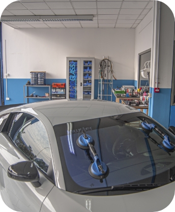 sostituzione vetro auto in officina Rapidglass