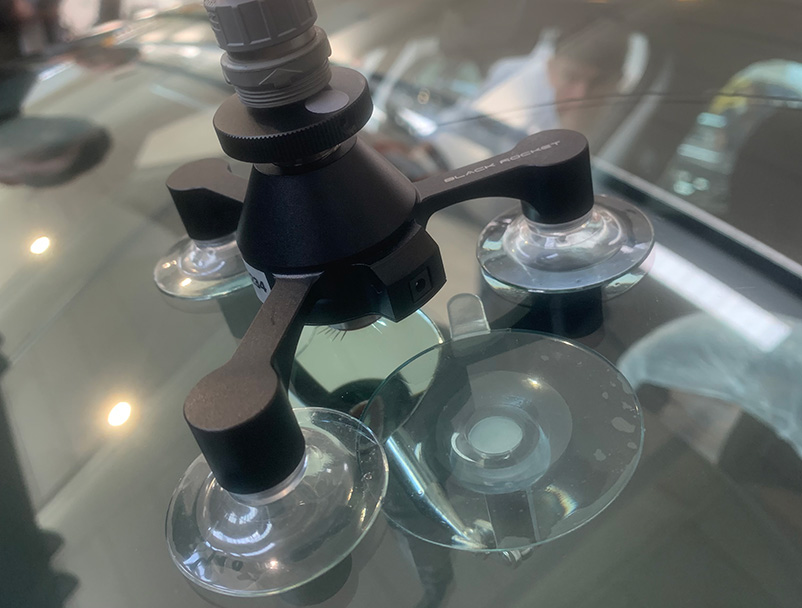 Immagine sostituzione cristallo in officina Rapidglass